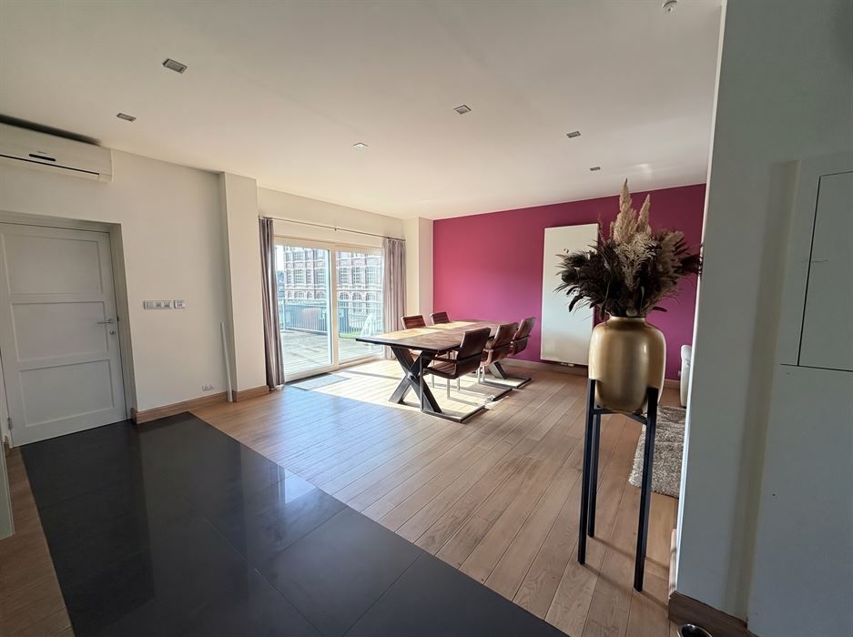 Winkelruimte + duplex appartement
