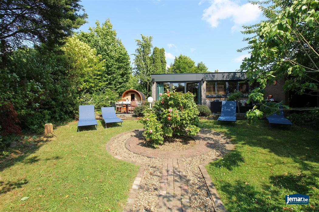 Stijlvol gerenoveerde vakantiewoning op vakantiedomein Sonnevijver met 2 slaapkamers, gelegen aan de Maanvijver, instapklaar en inclusief inboedel – ideaal voor eigen gebruik of verhuur!