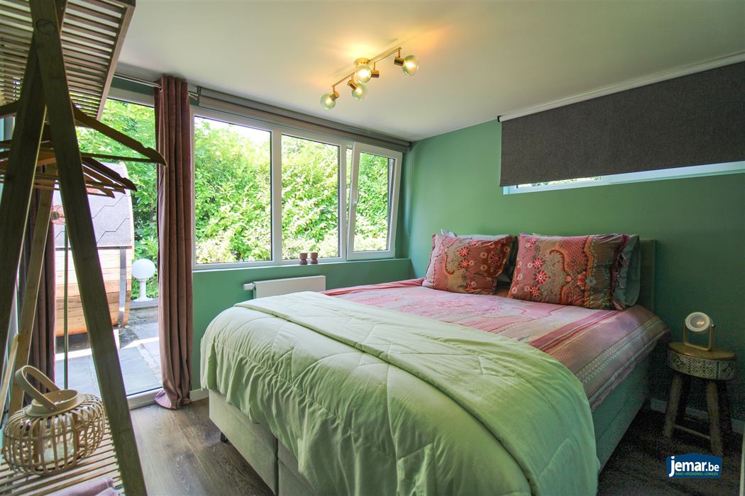 Stijlvol gerenoveerde vakantiewoning op vakantiedomein Sonnevijver met 2 slaapkamers, gelegen aan de Maanvijver, instapklaar en inclusief inboedel – ideaal voor eigen gebruik of verhuur!