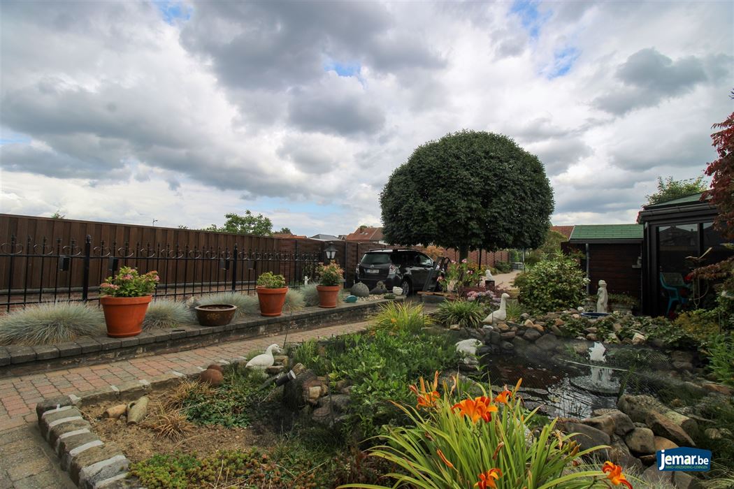 Instapklare en perfect onderhouden woning met 3 slaapkamers, 2 badkamers en een prachtige tuin van 6a74ca in hartje Maasmechelen!