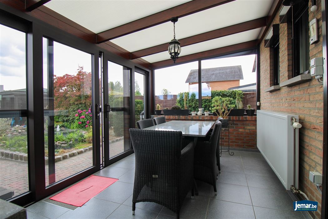 Instapklare en perfect onderhouden woning met 3 slaapkamers, 2 badkamers en een prachtige tuin van 6a74ca in hartje Maasmechelen!