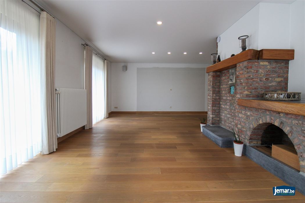 Instapklare en perfect onderhouden woning met 3 slaapkamers, 2 badkamers en een prachtige tuin van 6a74ca in hartje Maasmechelen!