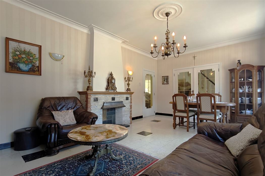 Goed onderhouden woning met 3 slpk. en 2 ingangen in Mopertingen