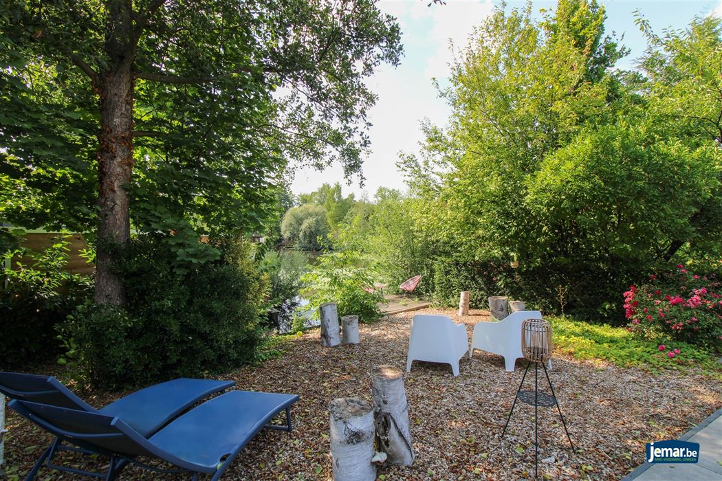 Stijlvol gerenoveerde vakantiewoning op vakantiedomein Sonnevijver met 2 slaapkamers, gelegen aan de Maanvijver, instapklaar en inclusief inboedel – ideaal voor eigen gebruik of verhuur!