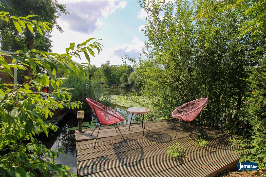 Stijlvol gerenoveerde vakantiewoning op vakantiedomein Sonnevijver met 2 slaapkamers, gelegen aan de Maanvijver, instapklaar en inclusief inboedel – ideaal voor eigen gebruik of verhuur!