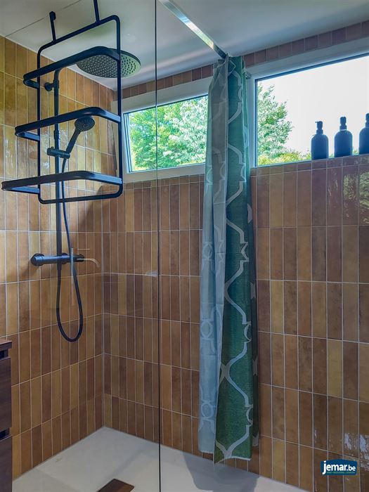 Stijlvol gerenoveerde vakantiewoning op vakantiedomein Sonnevijver met 2 slaapkamers, gelegen aan de Maanvijver, instapklaar en inclusief inboedel – ideaal voor eigen gebruik of verhuur!