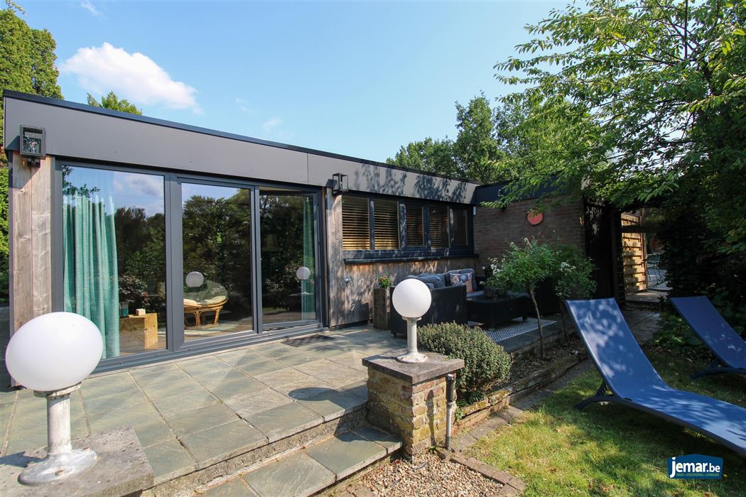 Stijlvol gerenoveerde vakantiewoning op vakantiedomein Sonnevijver met 2 slaapkamers, gelegen aan de Maanvijver, instapklaar en inclusief inboedel – ideaal voor eigen gebruik of verhuur!