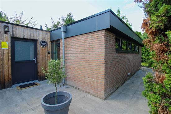 Stijlvol gerenoveerde vakantiewoning op vakantiedomein Sonnevijver met 2 slaapkamers, gelegen aan de Maanvijver, instapklaar en inclusief inboedel – ideaal voor eigen gebruik of verhuur!