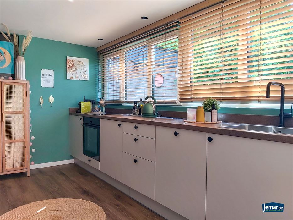Stijlvol gerenoveerde vakantiewoning op vakantiedomein Sonnevijver met 2 slaapkamers, gelegen aan de Maanvijver, instapklaar en inclusief inboedel – ideaal voor eigen gebruik of verhuur!