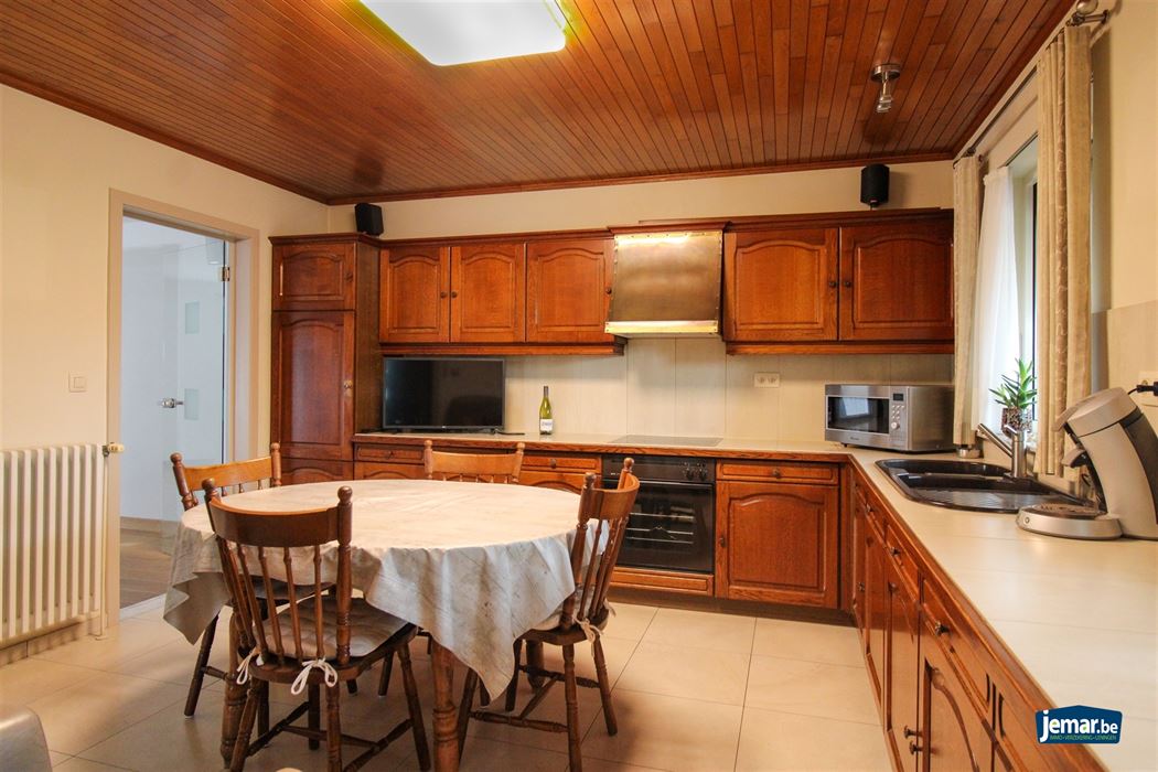 Instapklare en perfect onderhouden woning met 3 slaapkamers, 2 badkamers en een prachtige tuin van 6a74ca in hartje Maasmechelen!