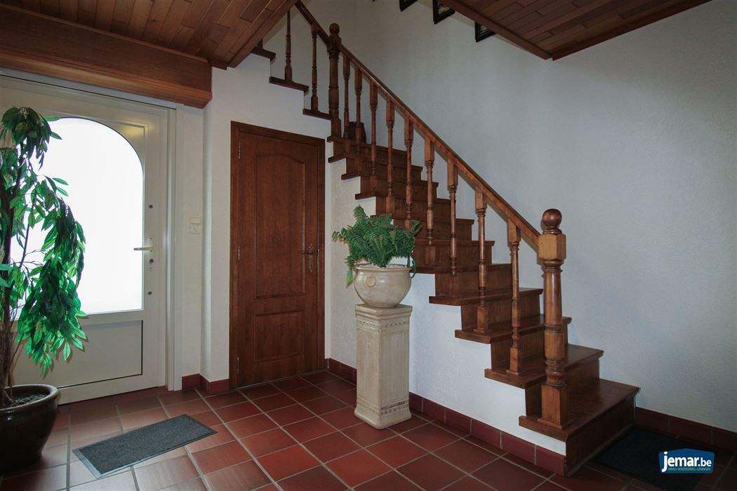 Instapklare en perfect onderhouden woning met 3 slaapkamers, 2 badkamers en een prachtige tuin van 6a74ca in hartje Maasmechelen!