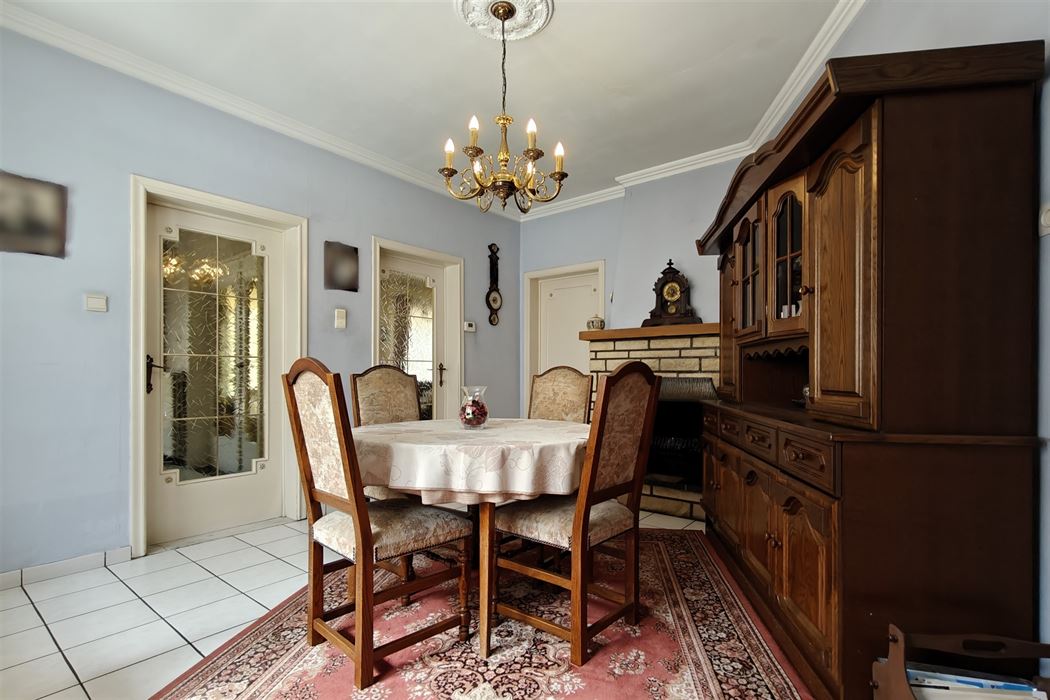 Goed onderhouden woning met 3 slpk. en 2 ingangen in Mopertingen