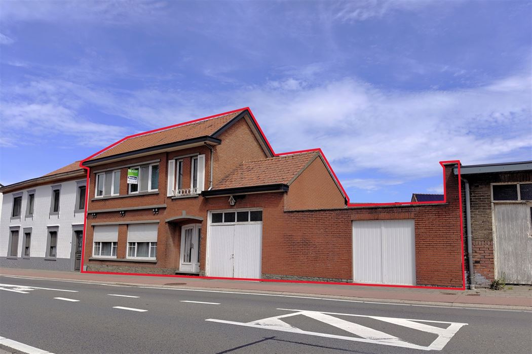 Goed onderhouden woning met 3 slpk. en 2 ingangen in Mopertingen