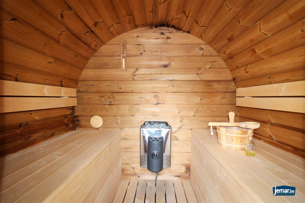 Stijlvol gerenoveerde vakantiewoning op vakantiedomein Sonnevijver met 2 slaapkamers, gelegen aan de Maanvijver, instapklaar en inclusief inboedel – ideaal voor eigen gebruik of verhuur!
