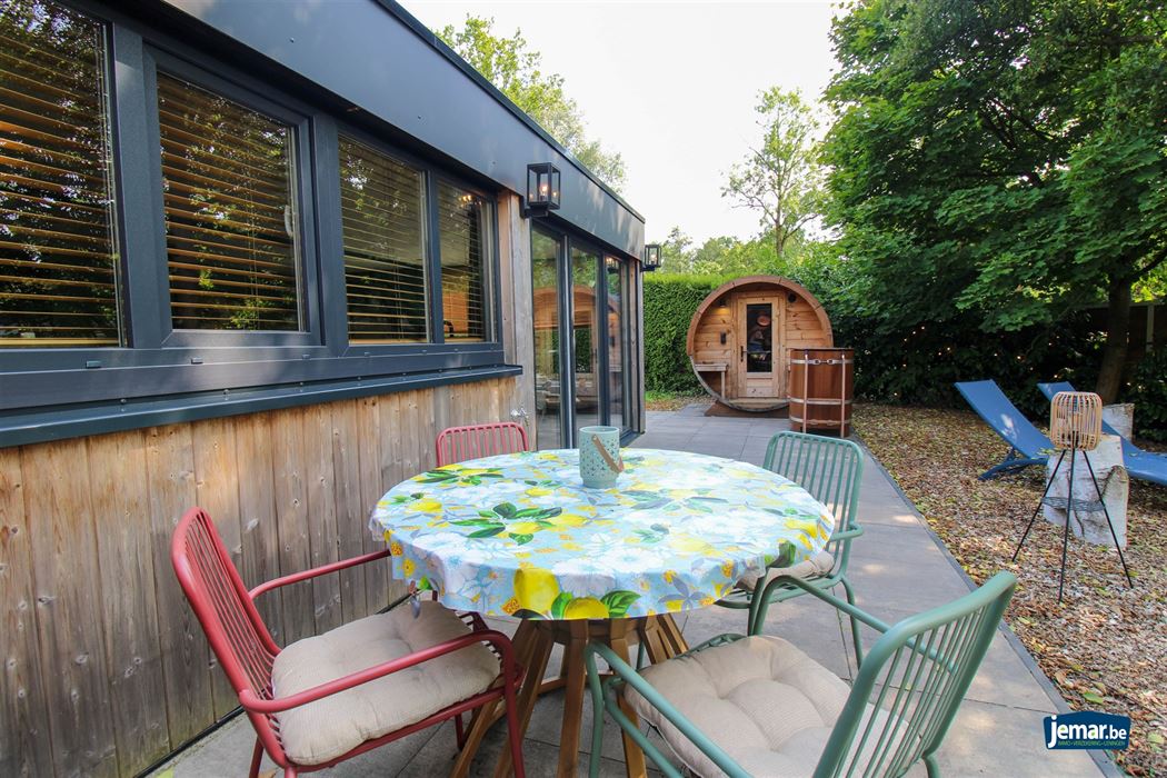 Stijlvol gerenoveerde vakantiewoning op vakantiedomein Sonnevijver met 2 slaapkamers, gelegen aan de Maanvijver, instapklaar en inclusief inboedel – ideaal voor eigen gebruik of verhuur!
