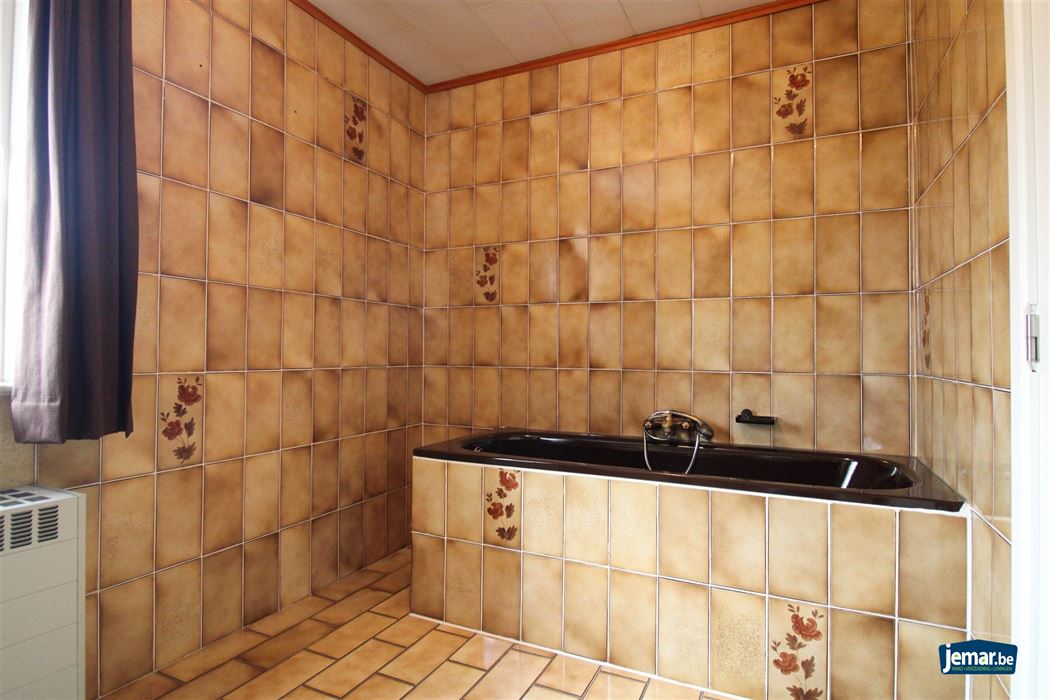 Instapklare en perfect onderhouden woning met 3 slaapkamers, 2 badkamers en een prachtige tuin van 6a74ca in hartje Maasmechelen!