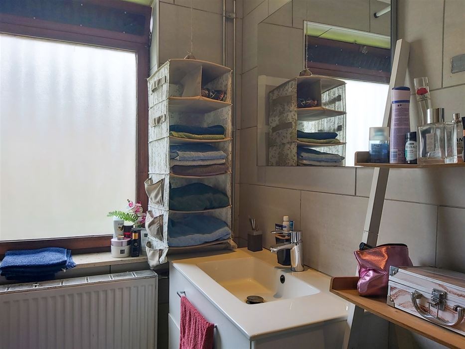 Gelijkvloerse woning met 3 slaapkamers op ruim perceel van 10are in Maasmechelen!