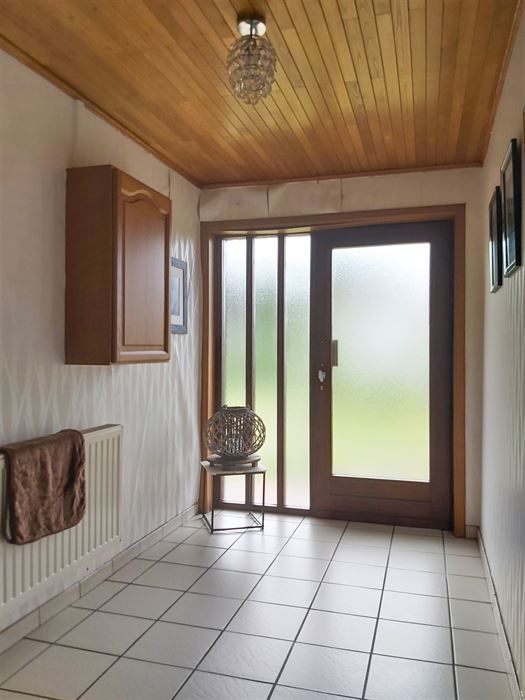 Gelijkvloerse woning met 3 slaapkamers op ruim perceel van 10are in Maasmechelen!