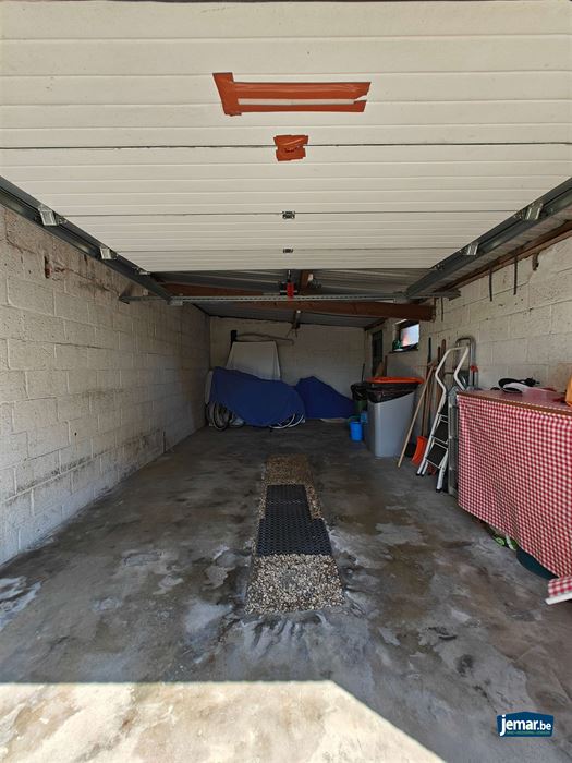 Half- open woning met 4 slaapkamers en apart garage