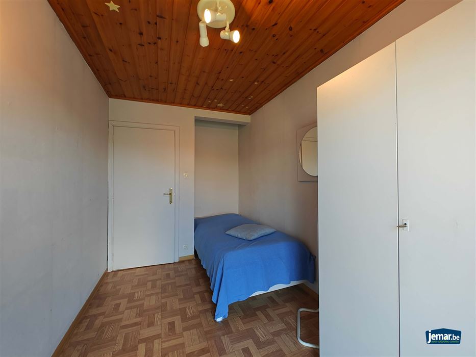 Half- open woning met 4 slaapkamers en apart garage