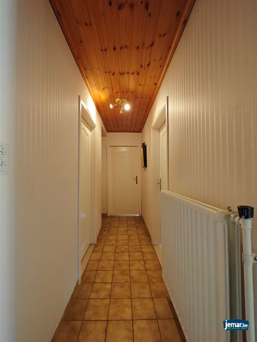 Half- open woning met 4 slaapkamers en apart garage