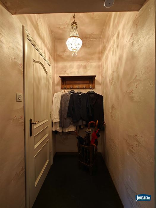 Half- open woning met 4 slaapkamers en apart garage