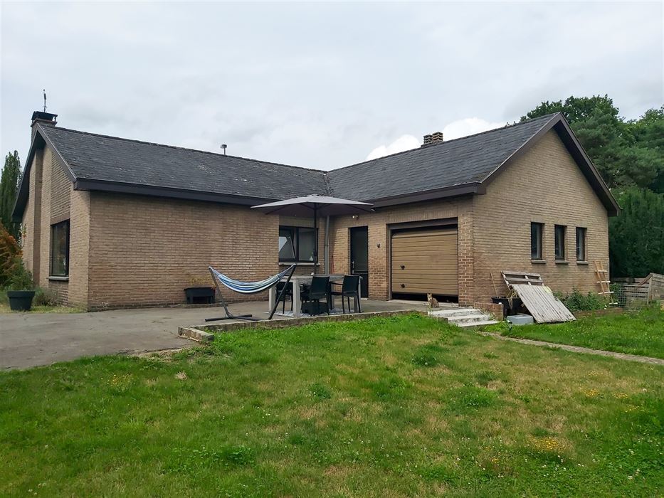 Gelijkvloerse woning met 3 slaapkamers op ruim perceel van 10are in Maasmechelen!