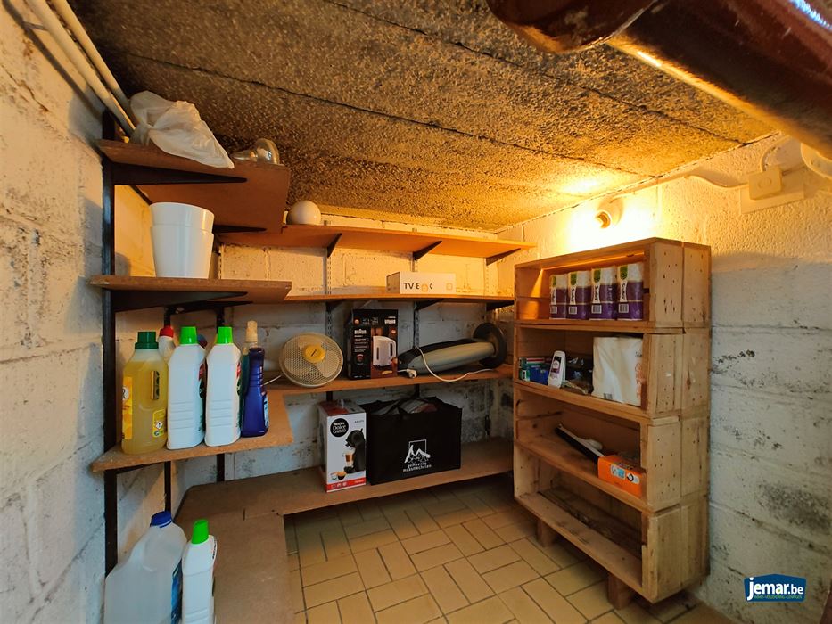 Half- open woning met 4 slaapkamers en apart garage