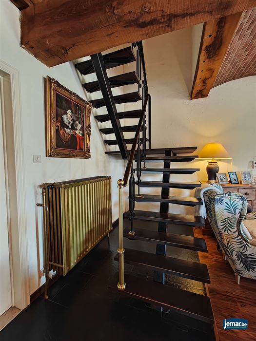 Half- open woning met 4 slaapkamers en apart garage