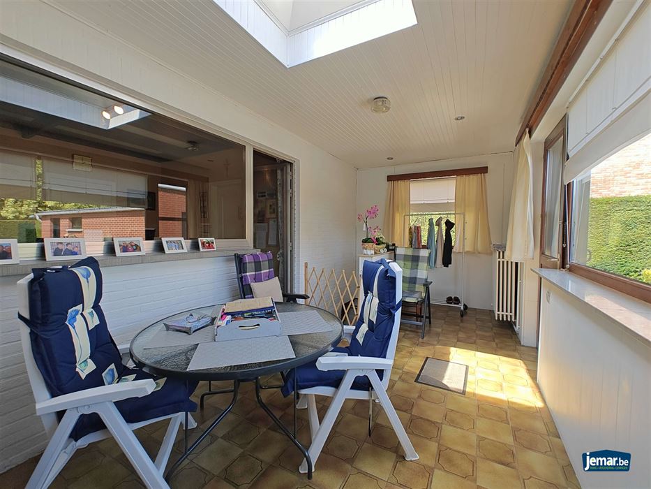 Half- open woning met 4 slaapkamers en apart garage