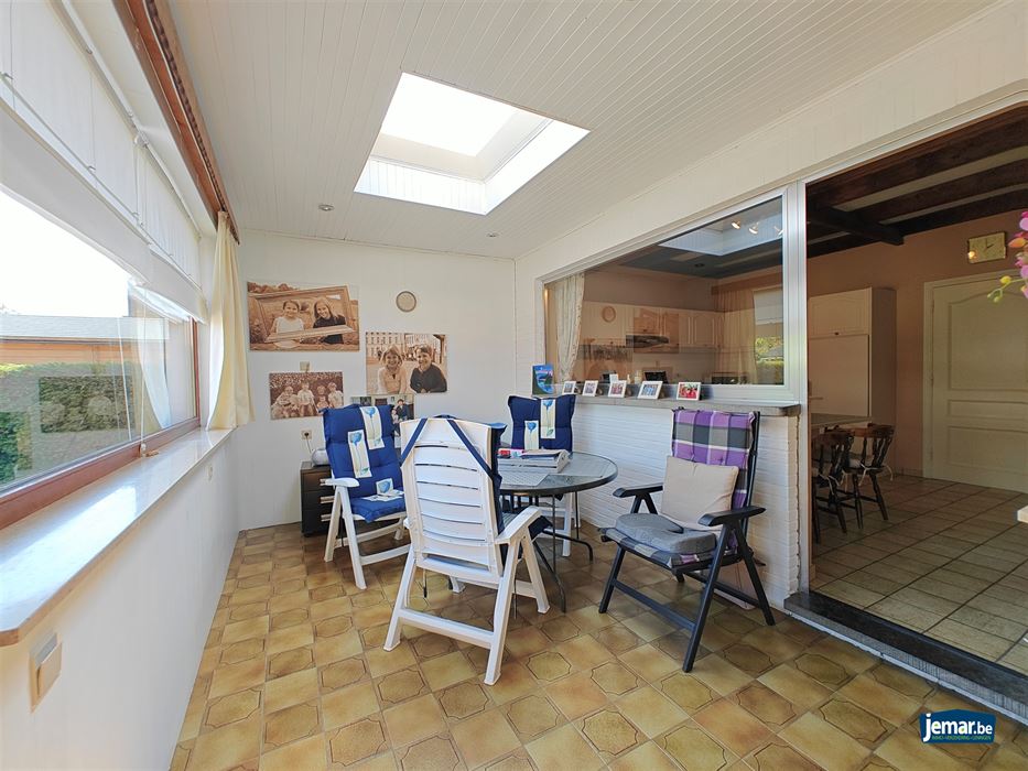 Half- open woning met 4 slaapkamers en apart garage