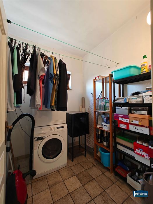 Half- open woning met 4 slaapkamers en apart garage