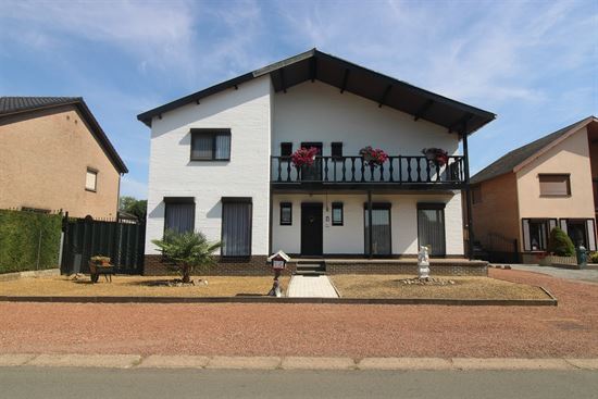Vrijstaande gezinswoning met 4 slaapkamers, ruime kelder en garage, zonnepanelen mét certificaten en tuin op een vlot bereikbare toplocatie in Maasmechelen!