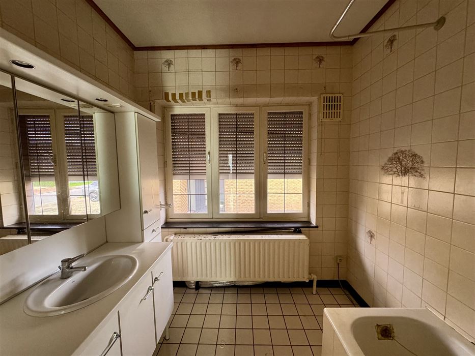 Te renoveren vrijstaande woning met 2 slaapkamers
