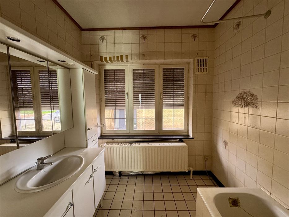 Vrijstaande woning met kelder en garage op toplocatie in Maasmechelen