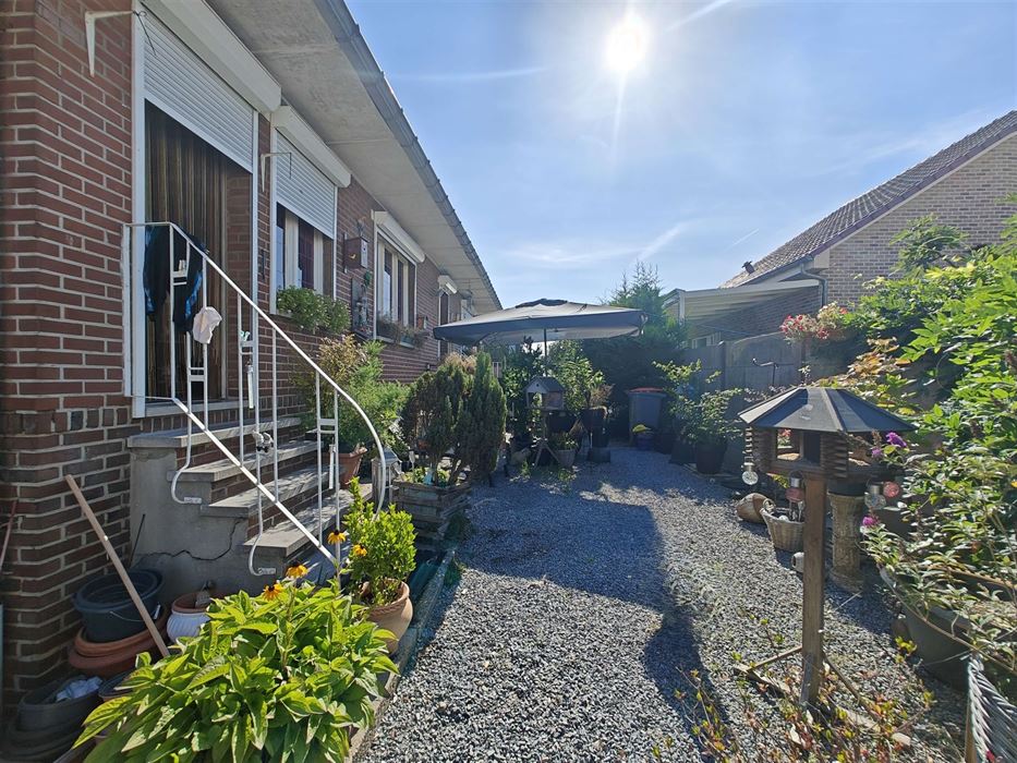 Te renoveren vrijstaande woning met 2 slaapkamers