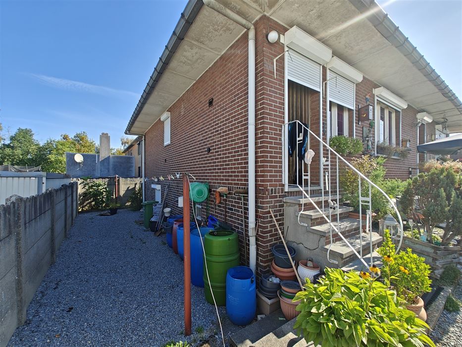 Te renoveren vrijstaande woning met 2 slaapkamers