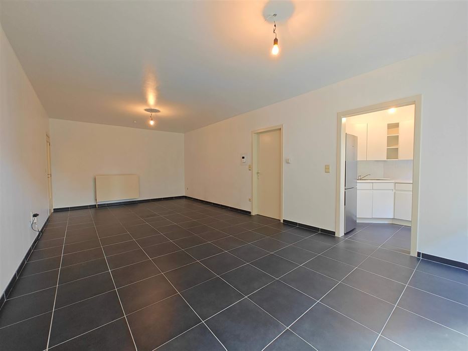 Instapklaar gerenoveerd appartement met 2 slaapkamers, ondergrondsparking en berging