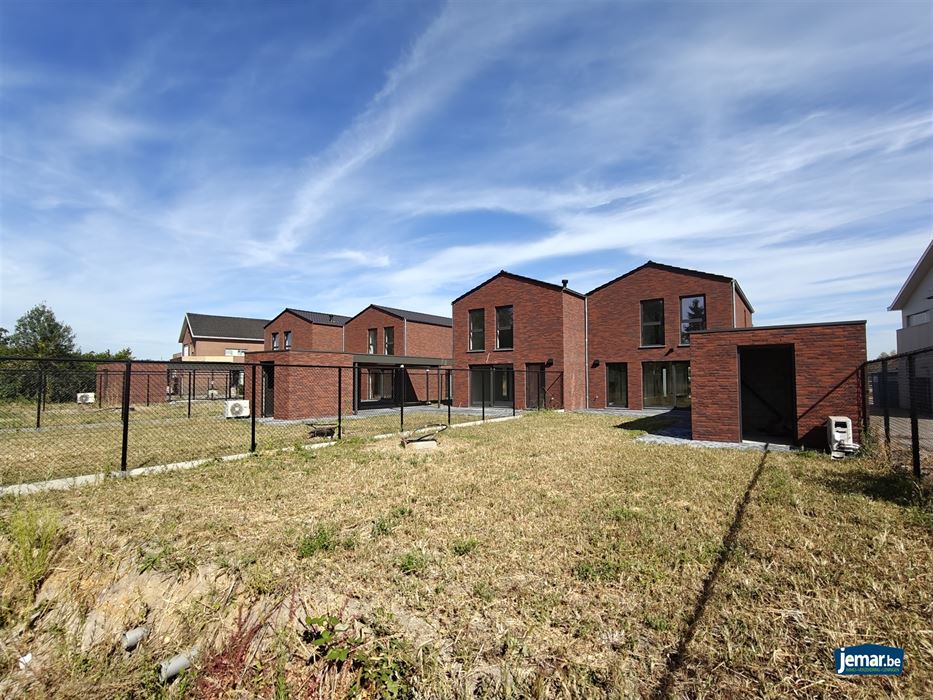 Nieuwbouwwoningen gelegen aan de Weg naar Zutendaal. 6% BTW mogelijk!!!