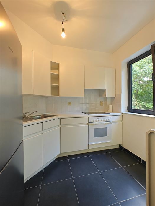 Instapklaar gerenoveerd appartement met 2 slaapkamers, ondergrondsparking en berging