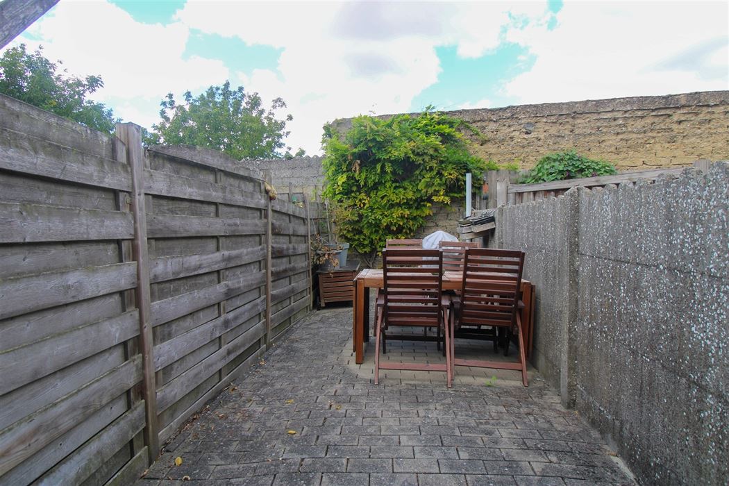 Instapklare woning met 2 slaapkamers (mogelijkheid tot uitbreiding!) en ruime garage in het rustige Kotem!