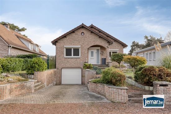 Vrijstaande bungalow woning met 3 slaapkamers en inpandige garage