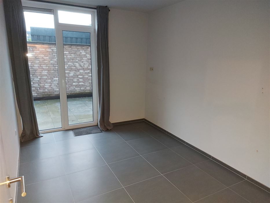 gelijkvloers appartement met 1 slaapkamer en ruim terras in Maasmechelen!