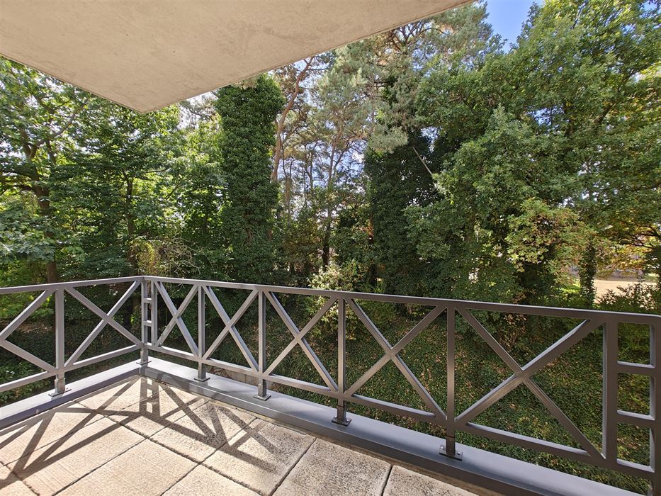 Instapklaar gerenoveerd appartement met 2 slaapkamers, ondergrondsparking en berging