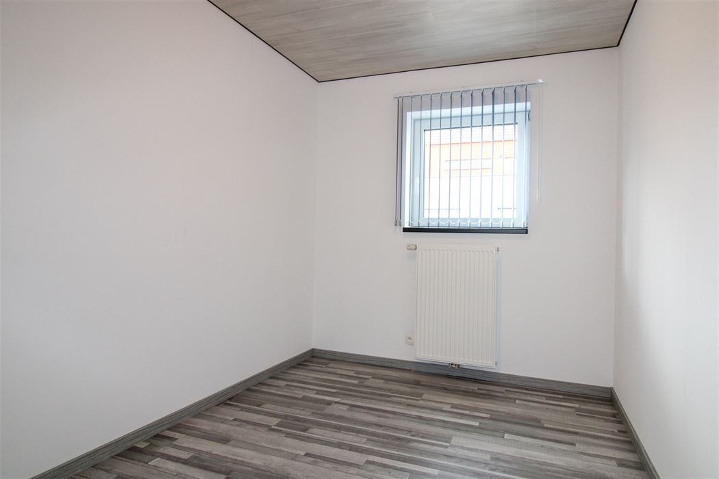 Instapklare gezinswoning met aparte woonunit, 4 slaapkamers en inpandige garage op ruim perceel in hartje Maasmechelen!