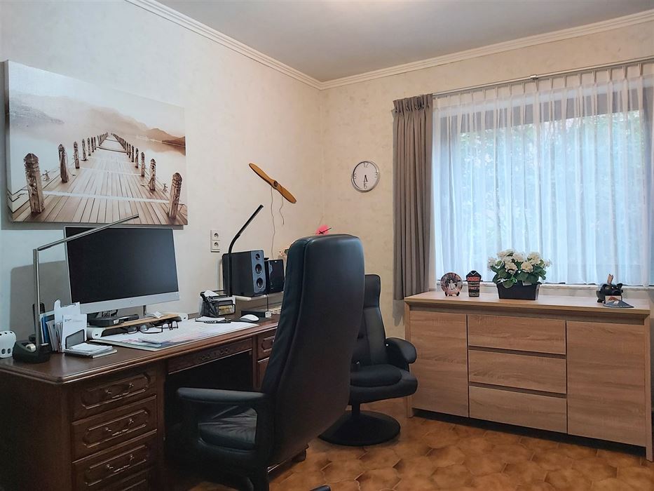 Opbrengsteigendom met 2 verhuurde eenheden op toplocatie in Maasmechelen!