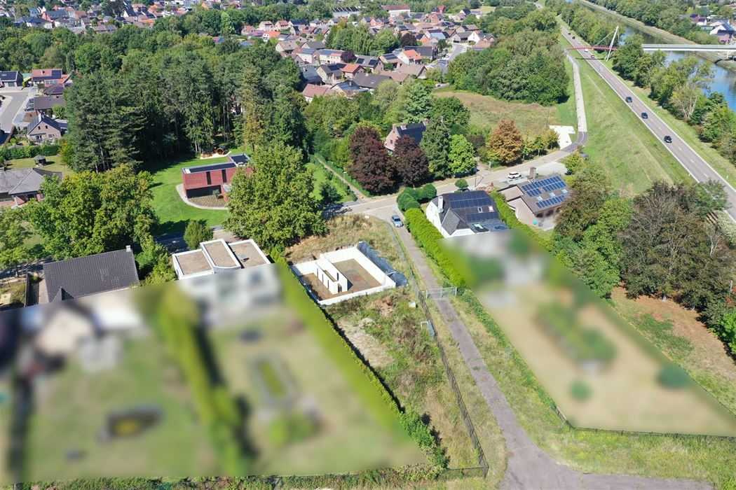 Open bebouwing met gegoten kelder