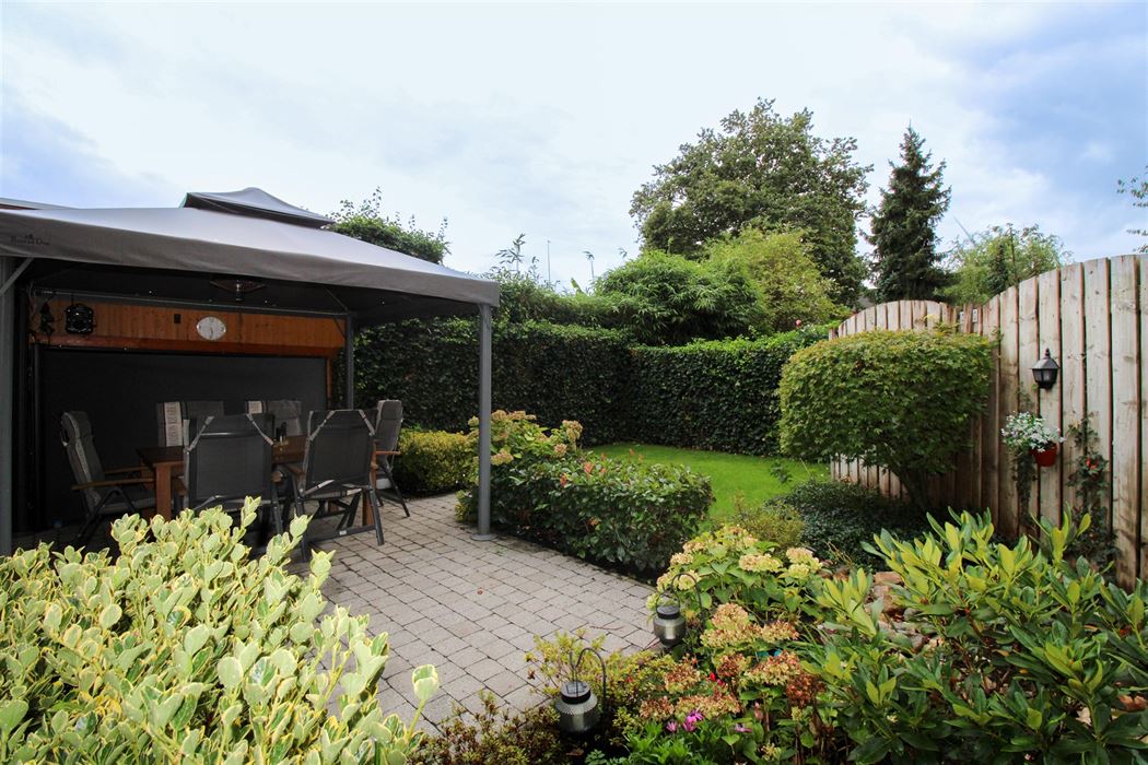 Opbrengsteigendom met 2 verhuurde eenheden op toplocatie in Maasmechelen!