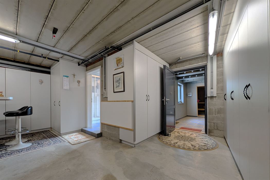 Grotestraat 332/2 – genieten van comfort, sauna, ruime inpandige garage, prachtig aangelegde tuin en een uniek uitzicht over de Maas!