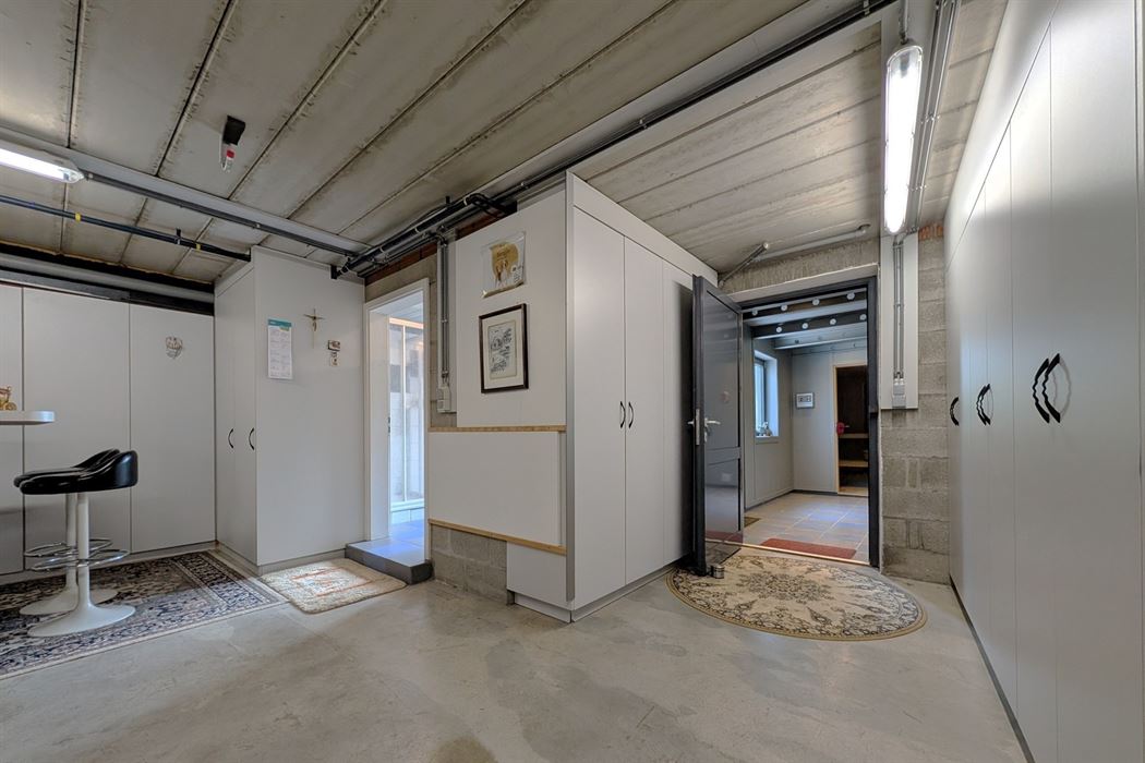 Grotestraat 332/2 – genieten van comfort, sauna, ruime inpandige garage, prachtig aangelegde tuin en een uniek uitzicht over de Maas!